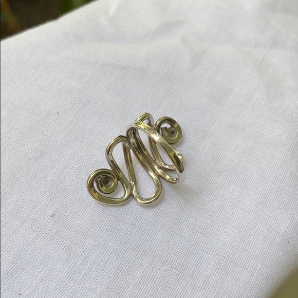 HANDCRAFTED STERLING SILVER RING - Picture 3 of 4